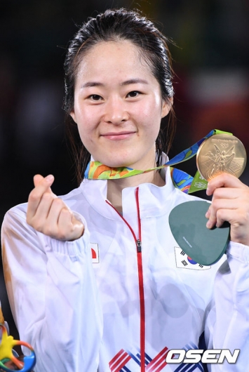 [사진]오혜리,'하트와 금메달'