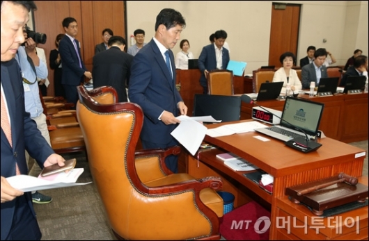 [사진]민주당 간사 사회로 국회 정무위 개최