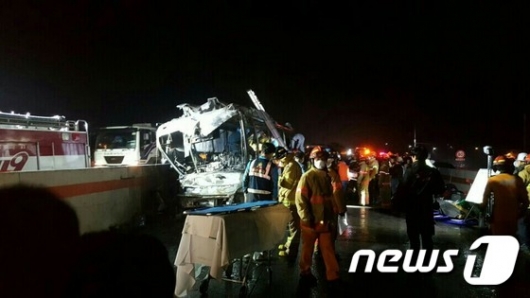[사진]관광버스 화재로…10명 사망·7명 부상