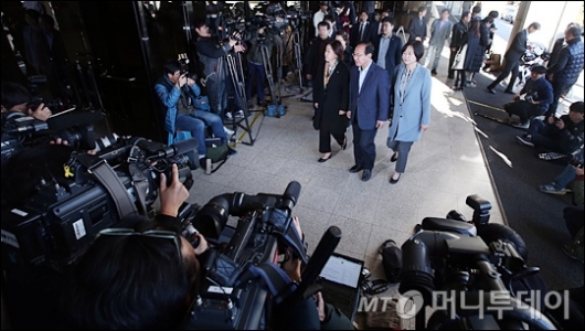 [사진]'최순실 게이트' 관련 면담 갖는 정의당 의원들