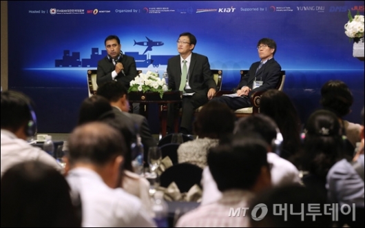 [사진]토론하는 한·아세안경제협력포럼 참석자들