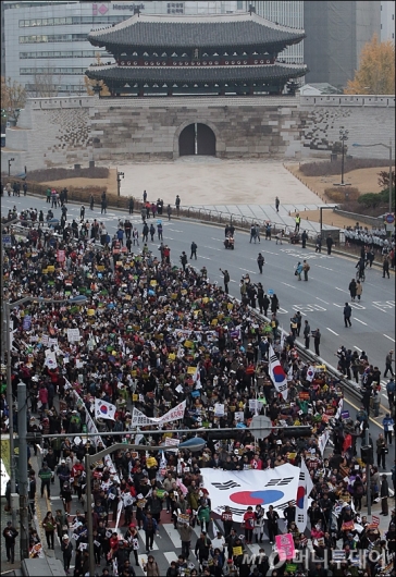[사진]하야 반대 행진