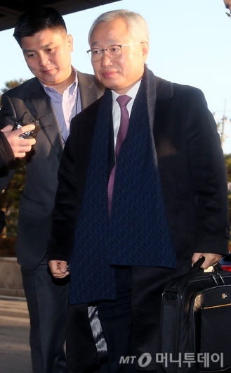 [사진]출근하는 김창종 헌법재판관