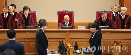 [사진]탄핵심판 첫 변론 준비하는 재판관 9명