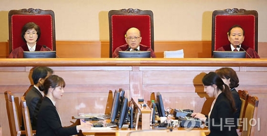 [사진]발언하는 박한철 헌법재판소장