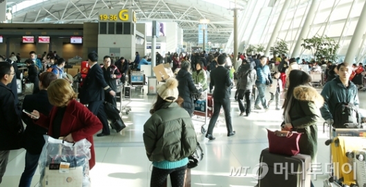 [사진]설 연휴 맞아 해외로 출국하는 이용객들