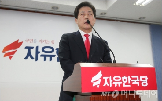 [사진]자유한국당 대선주자 나선 김진 전 중앙일보 논설위원