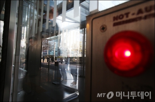 [사진]'이재용 구속' 빨간불 켜진 삼성