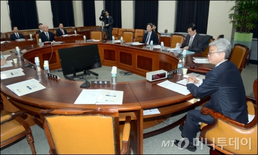 [사진]'헌재사찰 의혹-北 미사일' 관련 정보위 개최