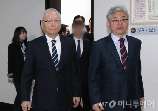 [사진]이병호 국정원장, 국회 정보위 출석