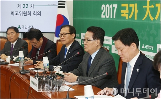 [사진]박지원 '극단적인 일 있어선 안돼...위기 극복에 앞장 약속'