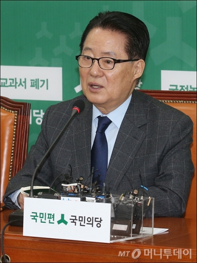 [사진]박지원 '총제적 갈등 혼재...위기 극복에 앞장 설 것'