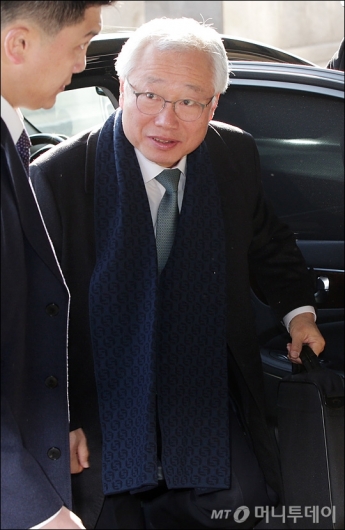 [사진]출근하는 김창종 재판관