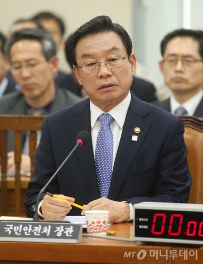 [사진]답변하는 박민용 국민안전처 장관