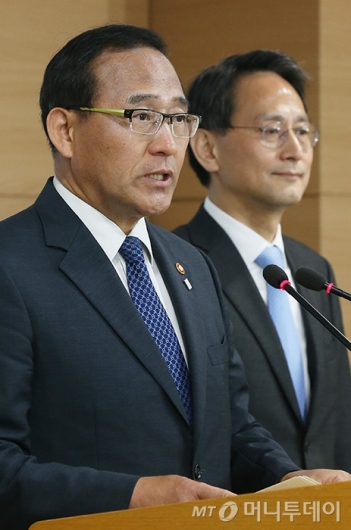 [사진]공명 선거 관련 담화문 발표하는 홍윤식 장관