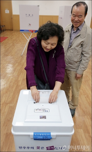 [사진]'소중한 투표'