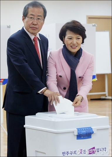 [사진]투표하는 홍준표 후보