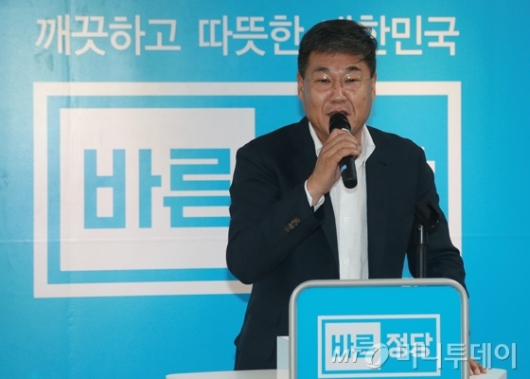 [사진]바른정당 사무총장 임명된 정문헌 전 의원