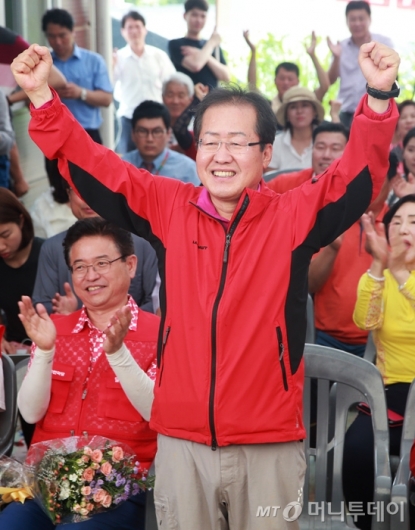 [사진]홍준표, 자유한국당 신임 대표 선출