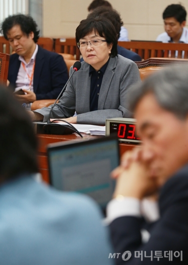 [사진]답변하는 김은경 환경부 장관 후보자