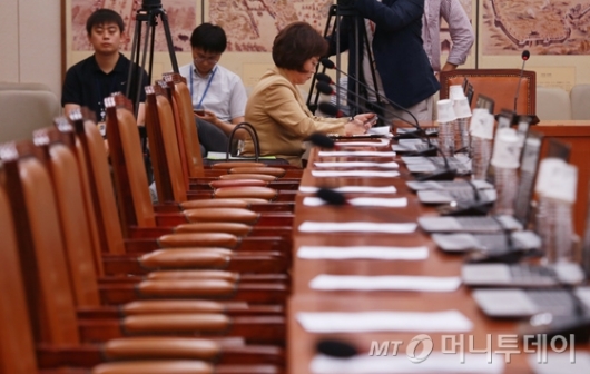 [사진]교문위 참석한 장정숙 국민의당 의원