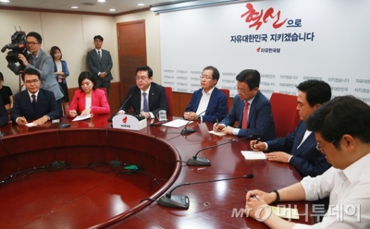 [사진]자유한국당 새 지도부 첫 최고위