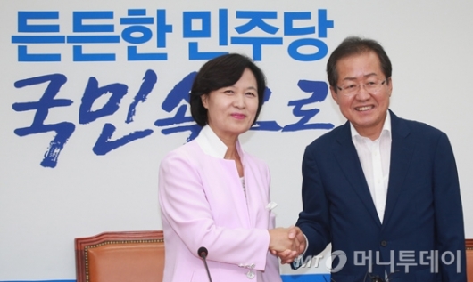 [사진]추미애 대표 예방한 홍준표 자유한국당 신임 대표