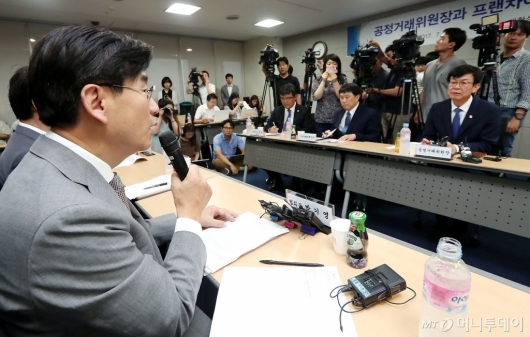 [사진]인사말 하는 박기영 한국프랜차이즈산업협회장