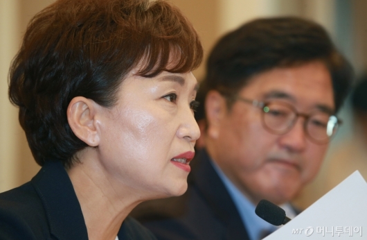 [사진]주택시장 안정화 당정 모두발언하는 김현미 장관