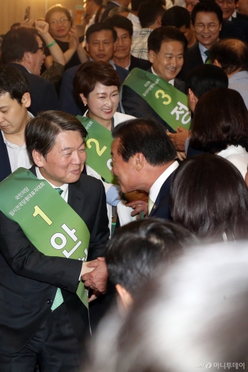 [사진]국민의당 전당대회 참석하는 당대표 후보자들
