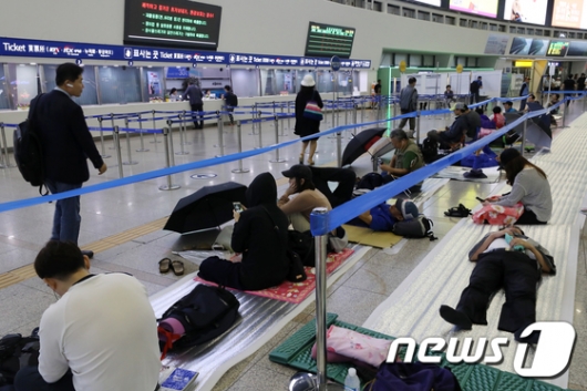 [사진]'추석 열차승차권 예매를 기다리며'