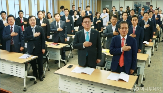 [사진]자유한국당, 팩트전쟁 토론회 개최
