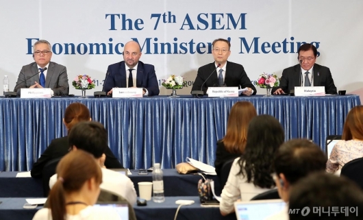 [사진]제7차 ASEM 경제장관회의 개최 성과발표 기자회견