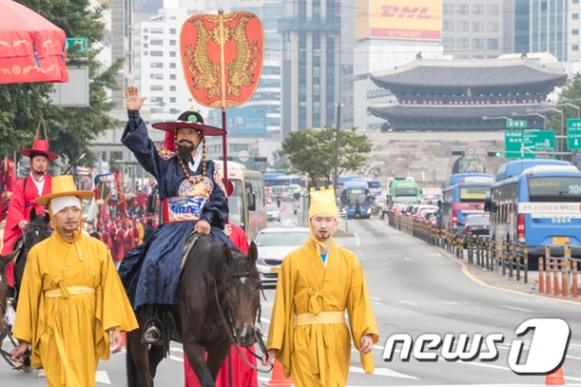 [사진]숭례문 지나 서울역 향하는 정조대왕