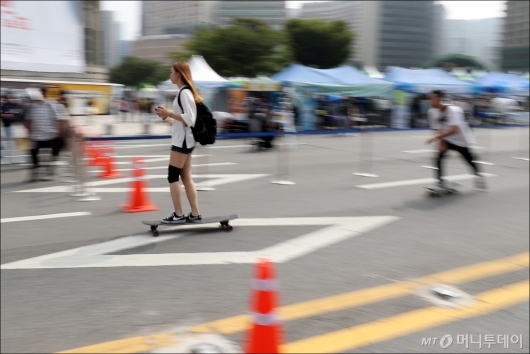 [사진]차 없는 거리, 질주하는 스케이트 보드