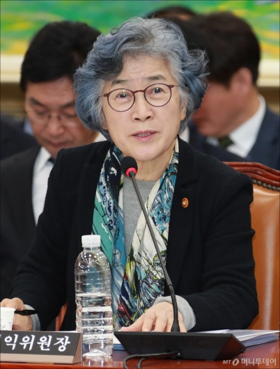 [사진]답변하는 박은정 권익위원장