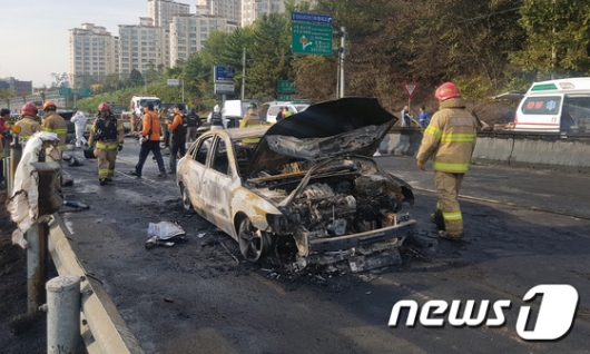 [사진]창원터널 엔진오일 이송차량 폭발 현장...'아수라장'