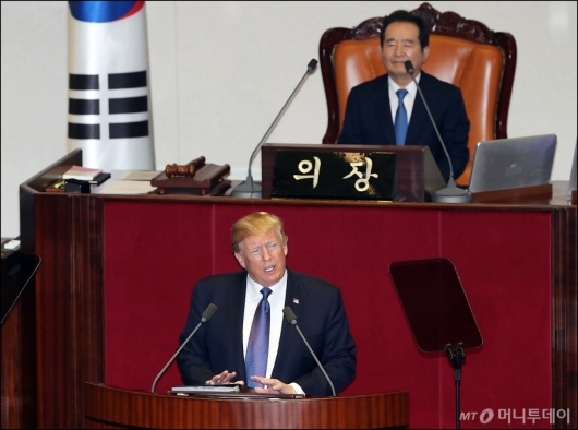 [사진]국회 본회의장서 연설하는 트럼프 미 대통령