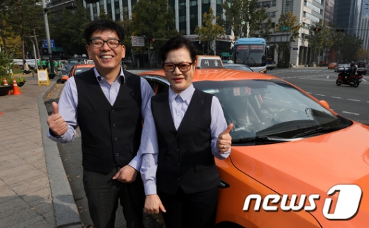 [사진]근무복’ 입는 서울 택시기사들…13일부터 착용 