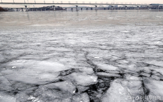 [사진]한강 올겨울 첫 결빙, 71년 만에 가장 빨라