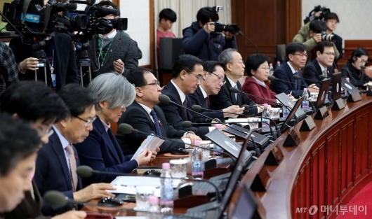 [사진]국무회의 참석한 각 부처 장관들