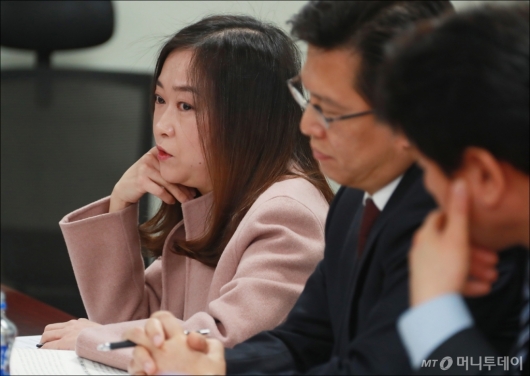 [사진]가상화폐 토론회 참석한 이정아 빗썸 부사장