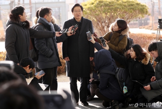 [사진]'세월호 특조위 방해 의혹' 검찰 소환 된 김영석