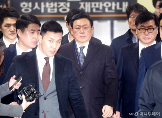 [사진]법원 출석하는 신동빈 회장