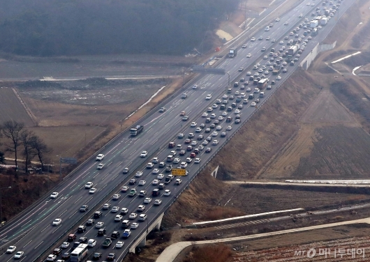 [사진]설연휴 앞두고 고속도로 정체