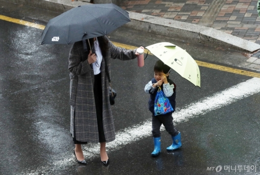 [사진]엄마 비가 내려요