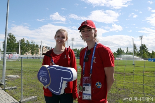 [사진]취재진 안내하는 '러시아 월드컵' 자원봉사들