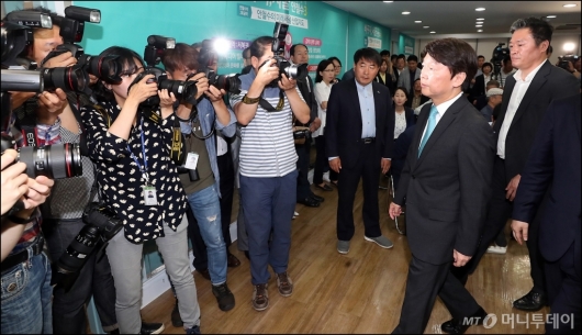 [사진]선거캠프 해단식 마친 안철수