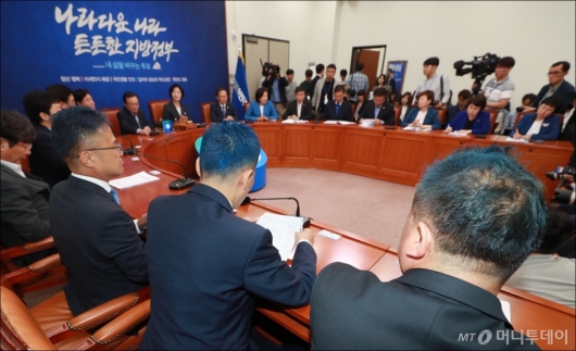[사진]'파란머리' 공약 지킨 민주당 의원들