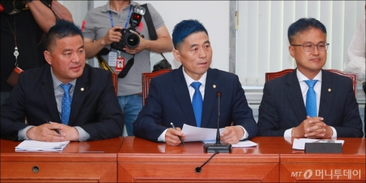 [사진]'파란머리' 공약 지킨 임종성-김민기-김정우 의원